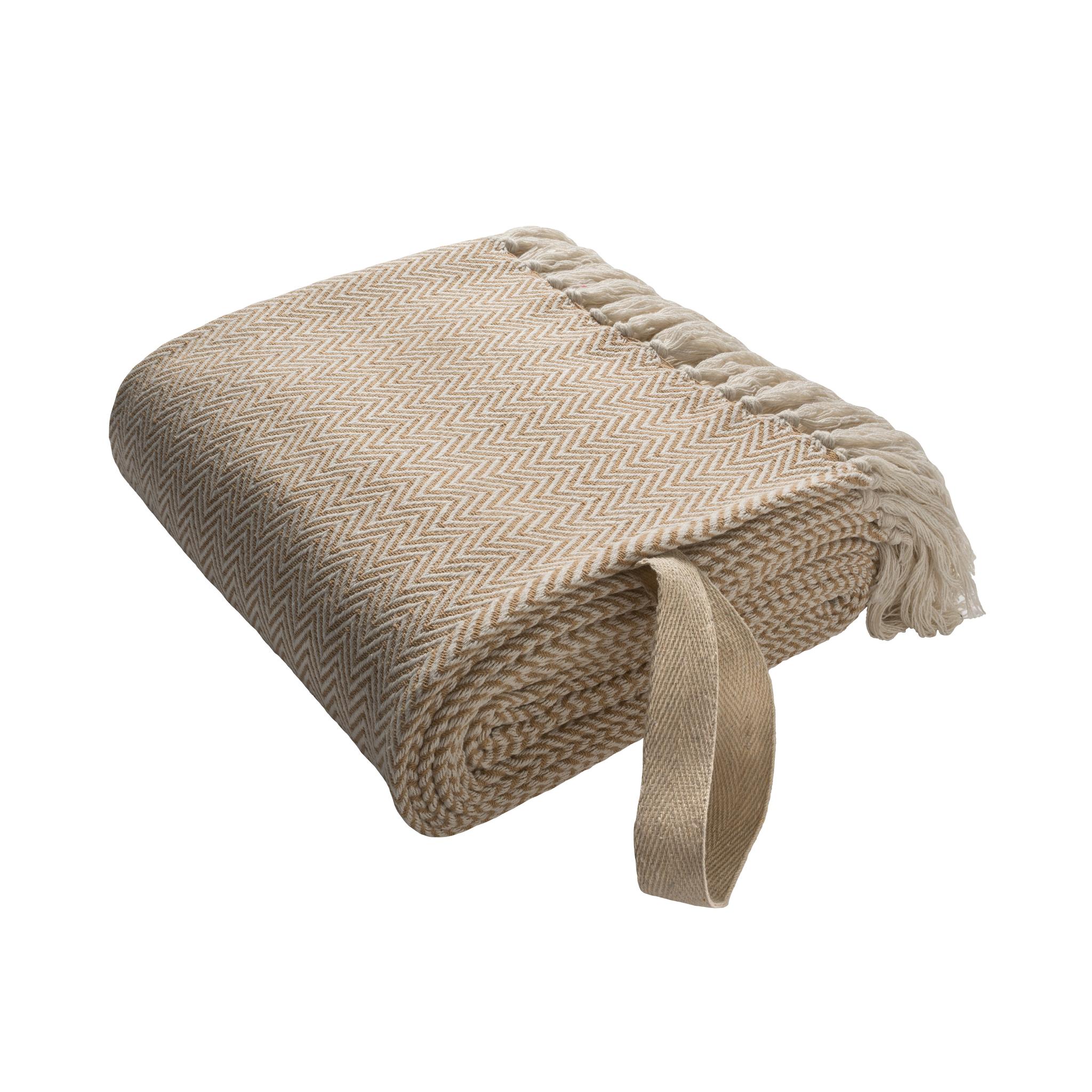 Coperta con frange realizzata in materiale 100% riciclato Coperta con frange realizzata in materiale 100% riciclato
